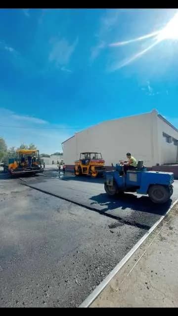 Ущільнення асфальтобетонного покриття катком